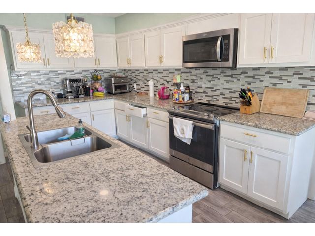 1325 Plantation Drive, Dickinson, TX 77539