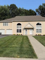 27 Village Cove, Warwick, NY 10990