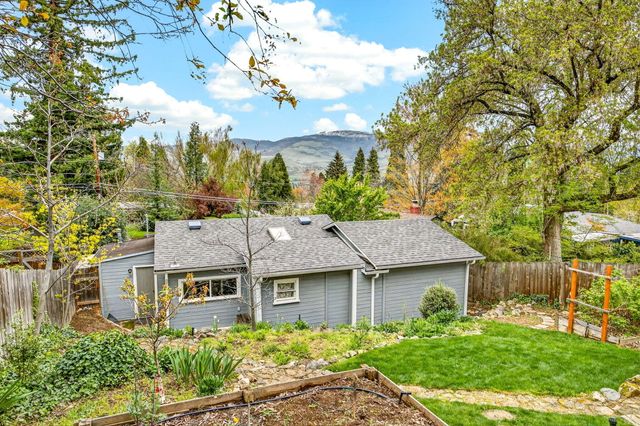 800 Ashland Street, Ashland, OR 97520