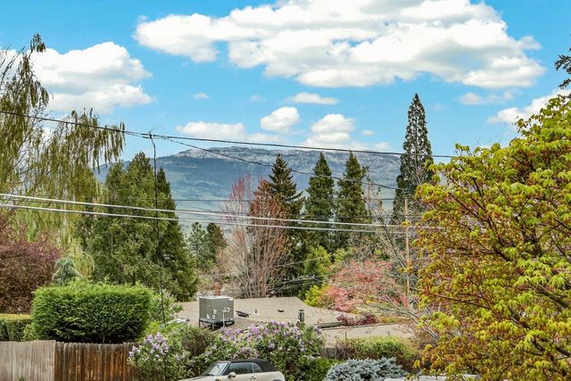 800 Ashland Street, Ashland, OR 97520