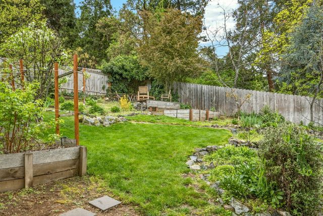 800 Ashland Street, Ashland, OR 97520