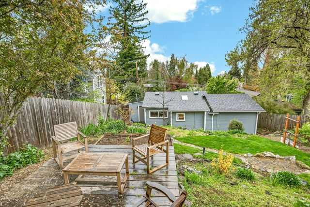 800 Ashland Street, Ashland, OR 97520