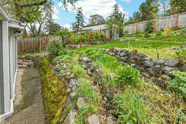 800 Ashland Street, Ashland, OR 97520