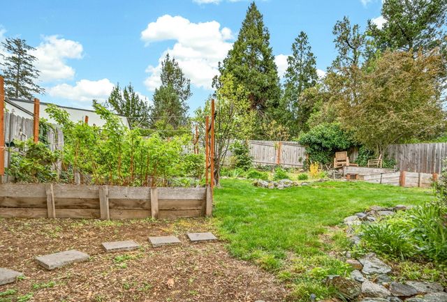 800 Ashland Street, Ashland, OR 97520