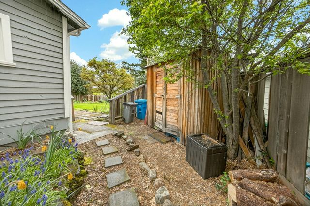 800 Ashland Street, Ashland, OR 97520