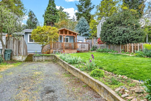 800 Ashland Street, Ashland, OR 97520