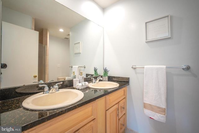 2992 COVINGTON ST, Fairfax, VA 22031