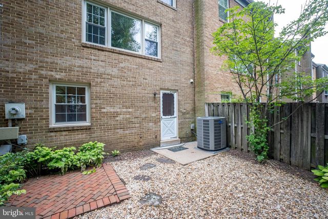 2992 COVINGTON ST, Fairfax, VA 22031
