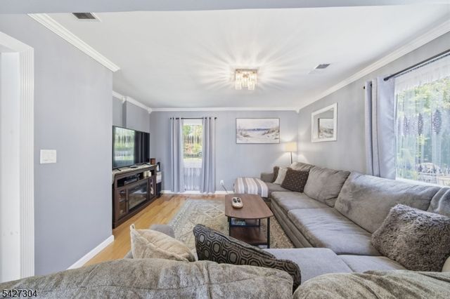 47 Kendall Dr, Sayreville Boro, NJ 08859