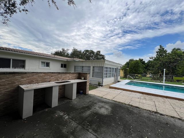 1735 NE 157th Ter, North Miami Beach, FL 33162