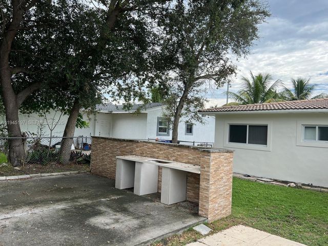 1735 NE 157th Ter, North Miami Beach, FL 33162