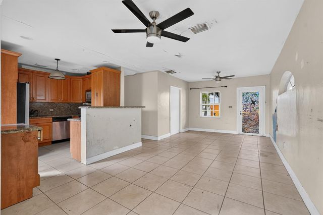 14621 LINCOLN Boulevard, Miami, FL 33176