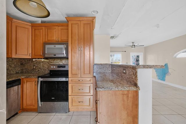 14621 LINCOLN Boulevard, Miami, FL 33176