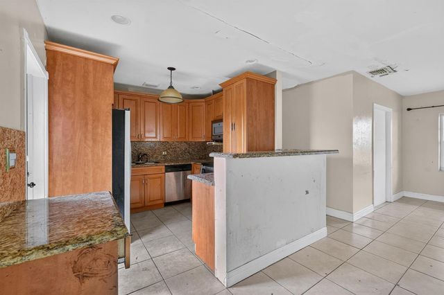 14621 LINCOLN Boulevard, Miami, FL 33176