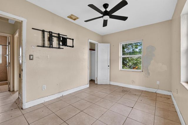 14621 LINCOLN Boulevard, Miami, FL 33176
