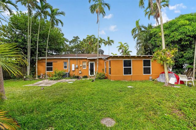 14621 LINCOLN Boulevard, Miami, FL 33176