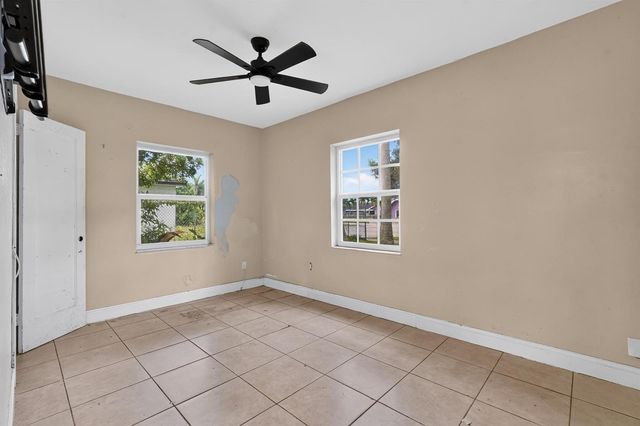 14621 LINCOLN Boulevard, Miami, FL 33176