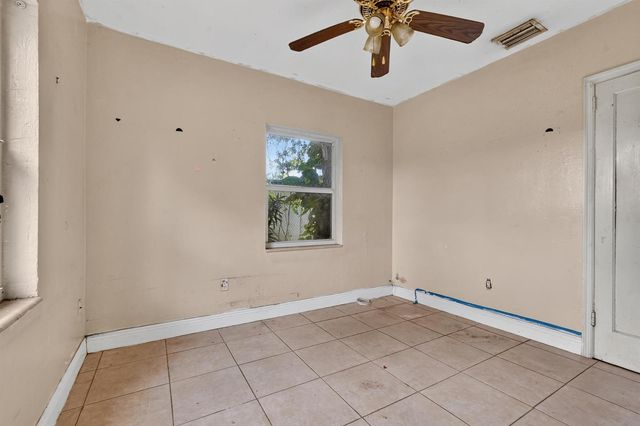 14621 LINCOLN Boulevard, Miami, FL 33176