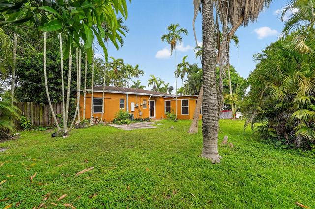 14621 LINCOLN Boulevard, Miami, FL 33176
