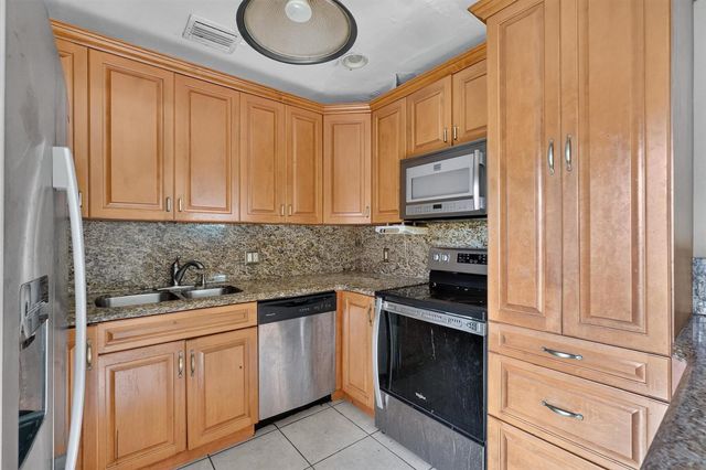14621 LINCOLN Boulevard, Miami, FL 33176