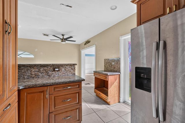 14621 LINCOLN Boulevard, Miami, FL 33176