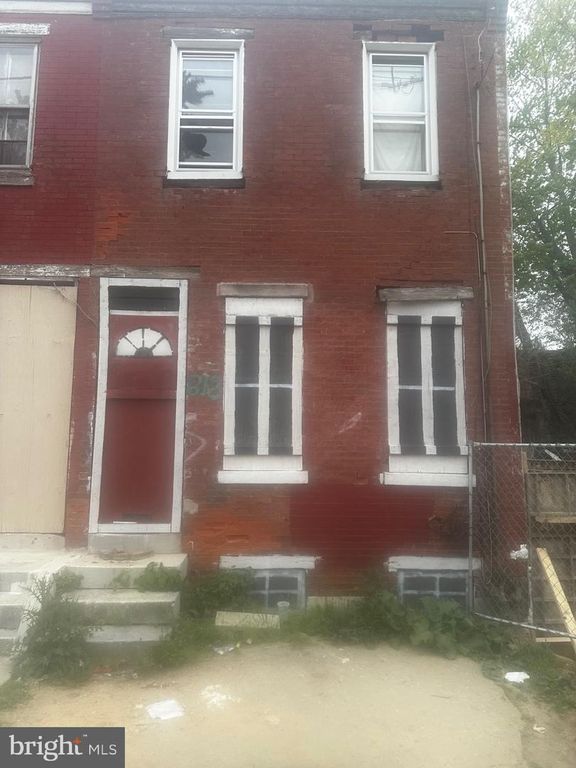 818 N 42ND ST, Philadelphia, PA 19104