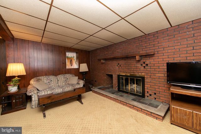 106 W MILL RD, Maple Shade, NJ 08052