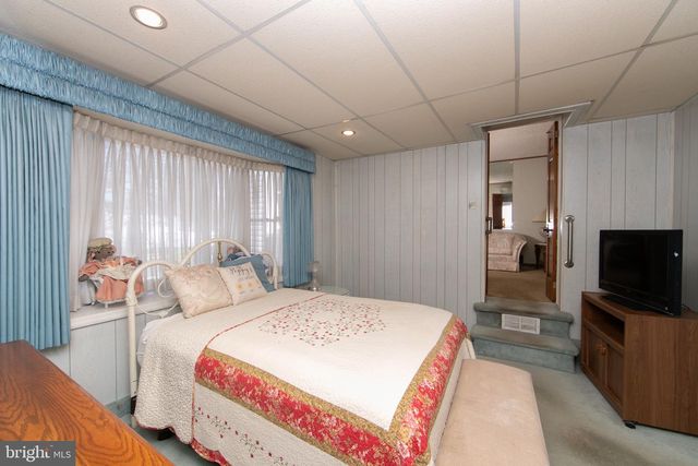106 W MILL RD, Maple Shade, NJ 08052
