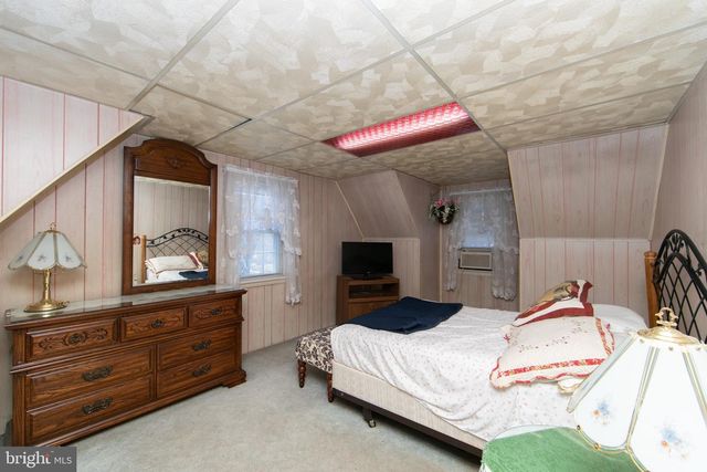 106 W MILL RD, Maple Shade, NJ 08052
