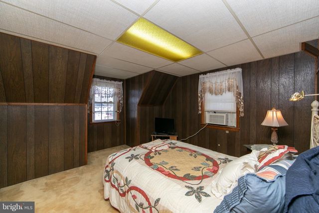 106 W MILL RD, Maple Shade, NJ 08052