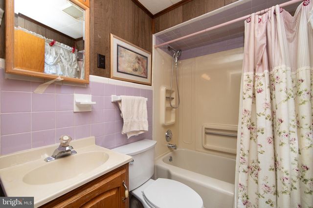 106 W MILL RD, Maple Shade, NJ 08052