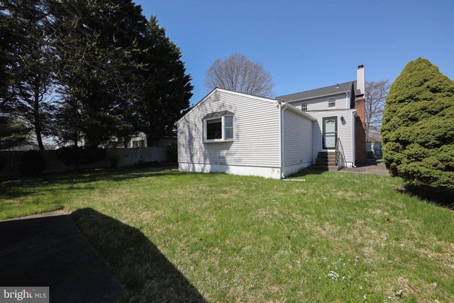 106 W MILL RD, Maple Shade, NJ 08052