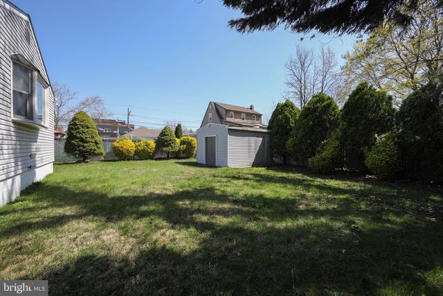 106 W MILL RD, Maple Shade, NJ 08052