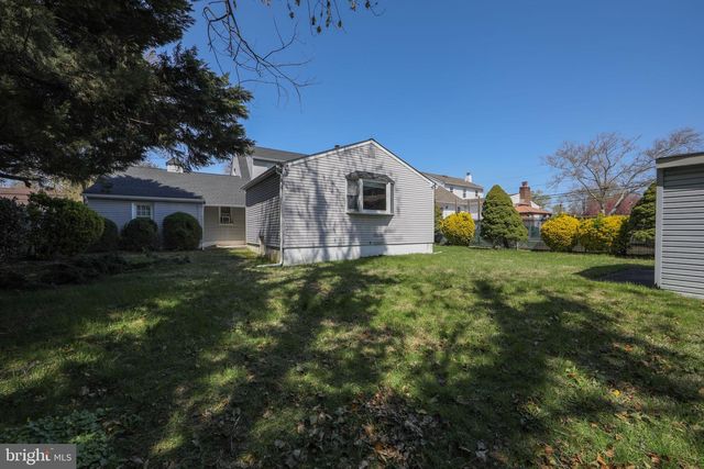 106 W MILL RD, Maple Shade, NJ 08052