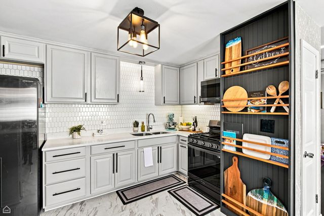 7444 Washington Streets 10, Forest Park, IL 60130