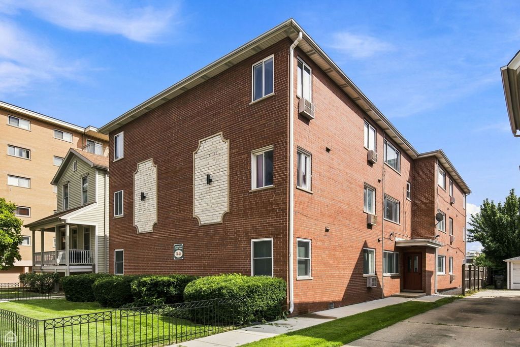 7444 Washington Streets 10, Forest Park, IL 60130