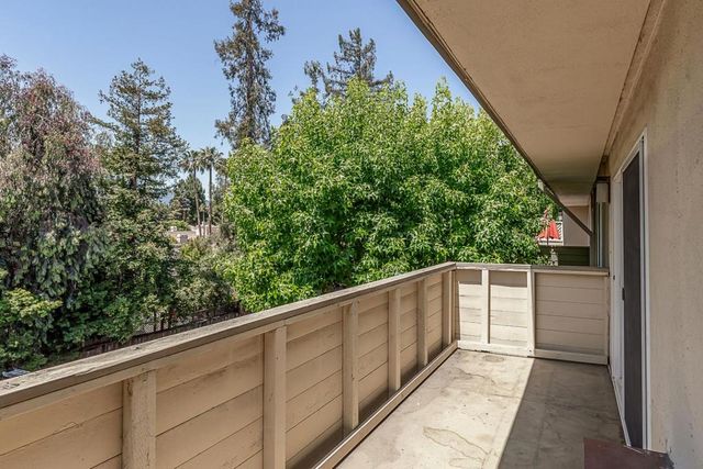 1033 Crestview Drive 308, Mountain View, CA 94040