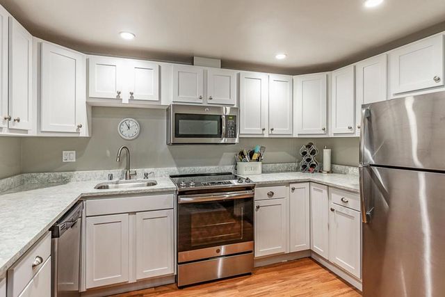 1033 Crestview Drive 308, Mountain View, CA 94040