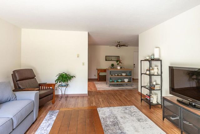 1033 Crestview Drive 308, Mountain View, CA 94040