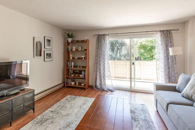 1033 Crestview Drive 308, Mountain View, CA 94040