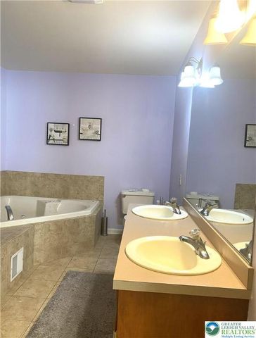 22 Cobblestone Drive, Palmer Twp, PA 18045