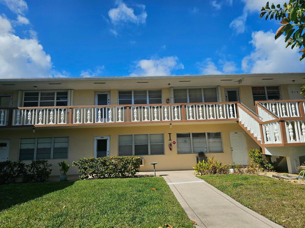 214 Easthampton I, West Palm Beach, FL 33417