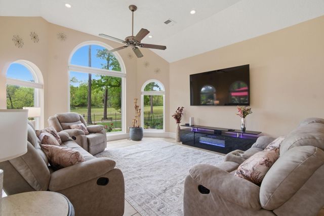 39 Wedgewood Boulevard, Conroe, TX 77304