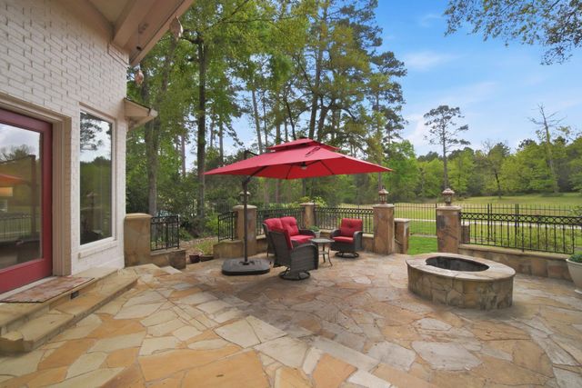 39 Wedgewood Boulevard, Conroe, TX 77304