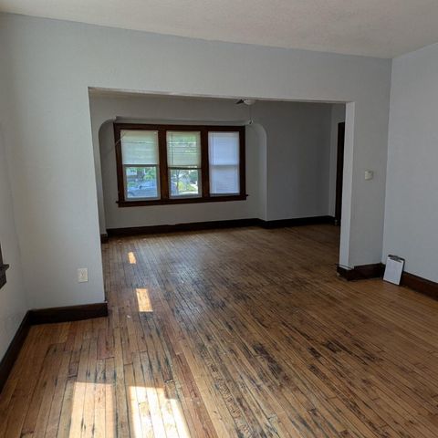 1920 W Vienna AVENUE, Milwaukee, WI 53206