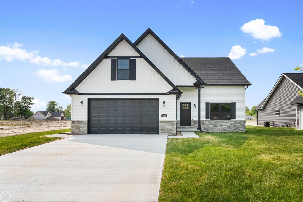 1 Carney Drive, St Clair, MI 48079