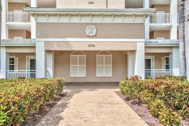 7296 MARATHON DRIVE 404, Seminole, FL 33777