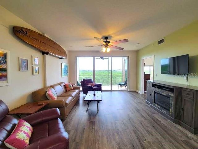 7296 MARATHON DRIVE 404, Seminole, FL 33777
