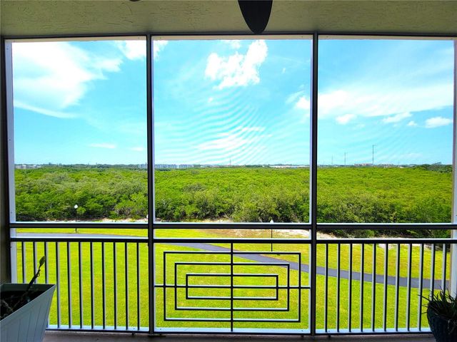 7296 MARATHON DRIVE 404, Seminole, FL 33777