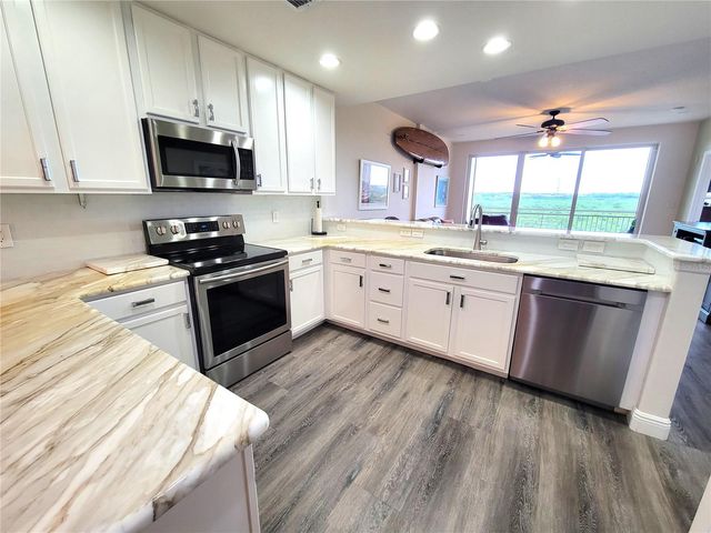 7296 MARATHON DRIVE 404, Seminole, FL 33777